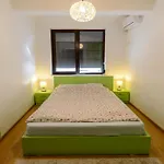 Apartman Solid 387 *