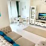 Apartman Solid 387 *