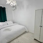 Solid 387 Mamaia